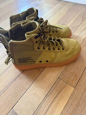 Nike SF Air Force 1 High Top Sneakers - Olive Green & Gum